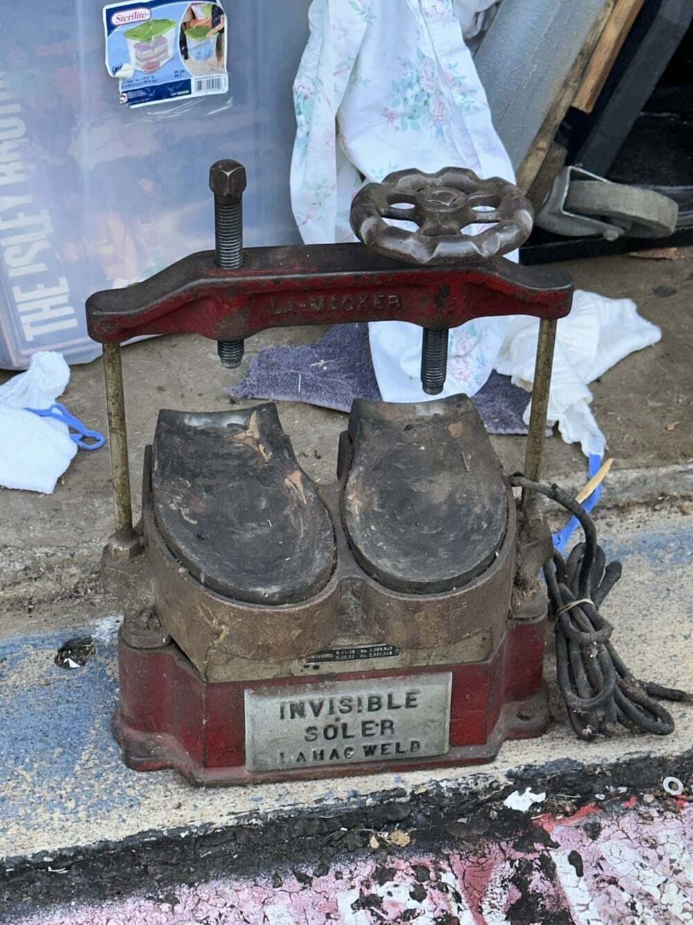 La-Macker Invisible Soler Shoe Stretcher Machine